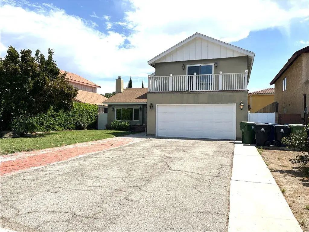 7208 Enfield, Reseda