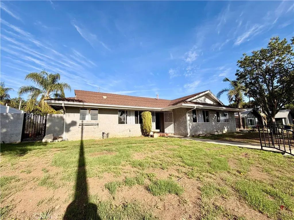 13416 Glenoaks Boulevard, Sylmar