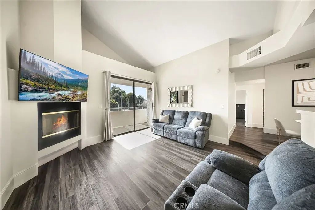 19009 Sherman Way 81, Reseda