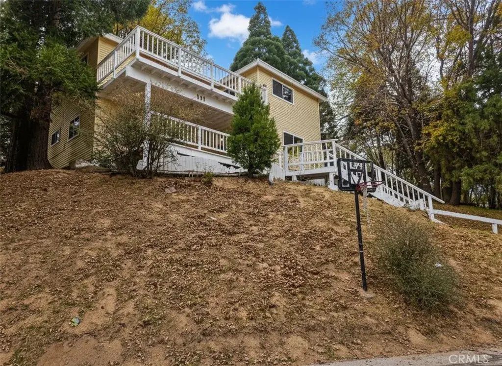 398 Dunant Drive, Crestline