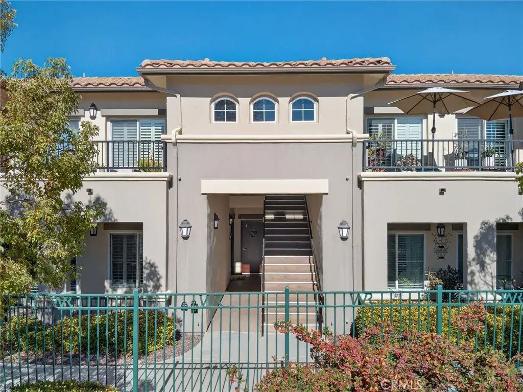 453 Country Club Drive 103, Simi Valley