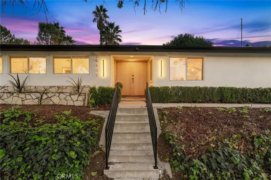 20632 Tiara Street, Woodland Hills