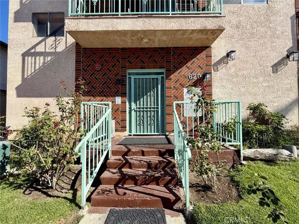 620 S Lake Street 203, Burbank