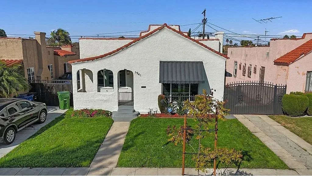 1941 W 68th Street, Los Angeles