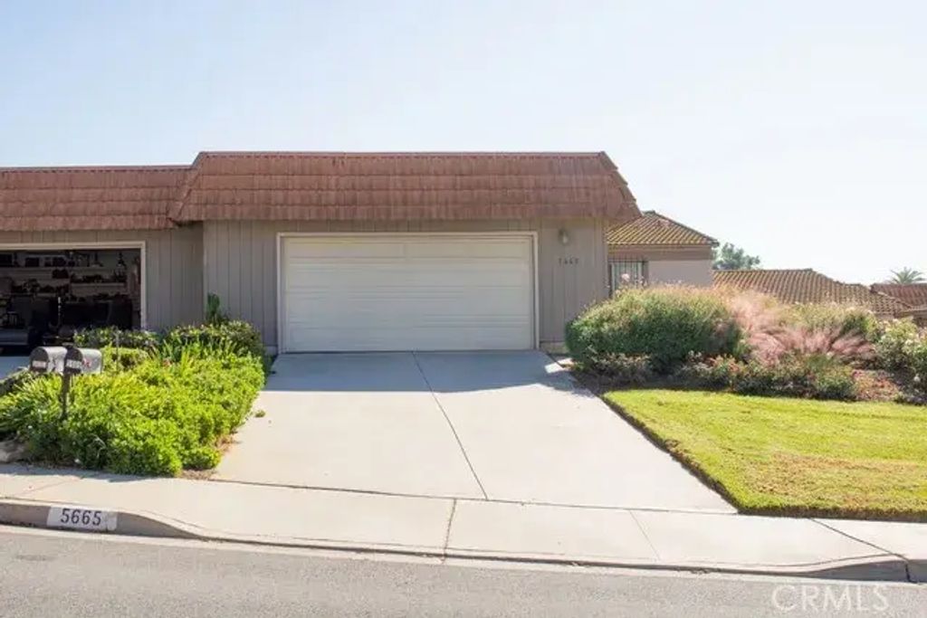 5665 Falling Leaf, Jurupa Valley