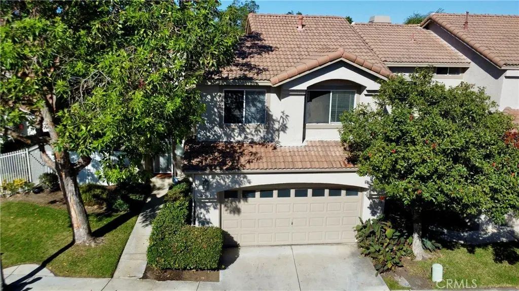 2251 Ascot, Corona