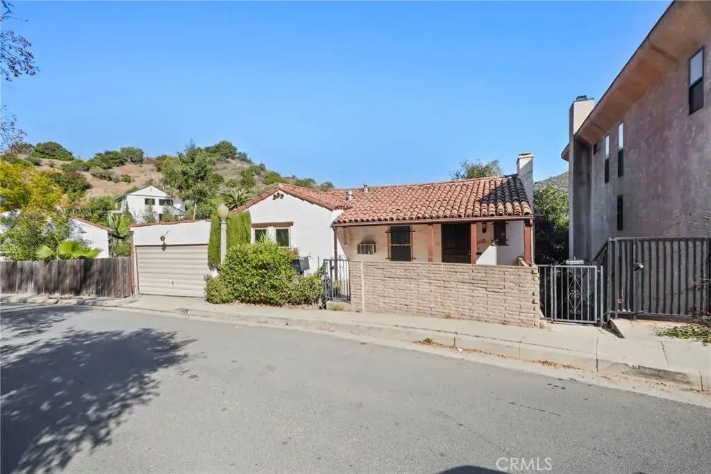 3272 Craig Drive, Los Angeles
