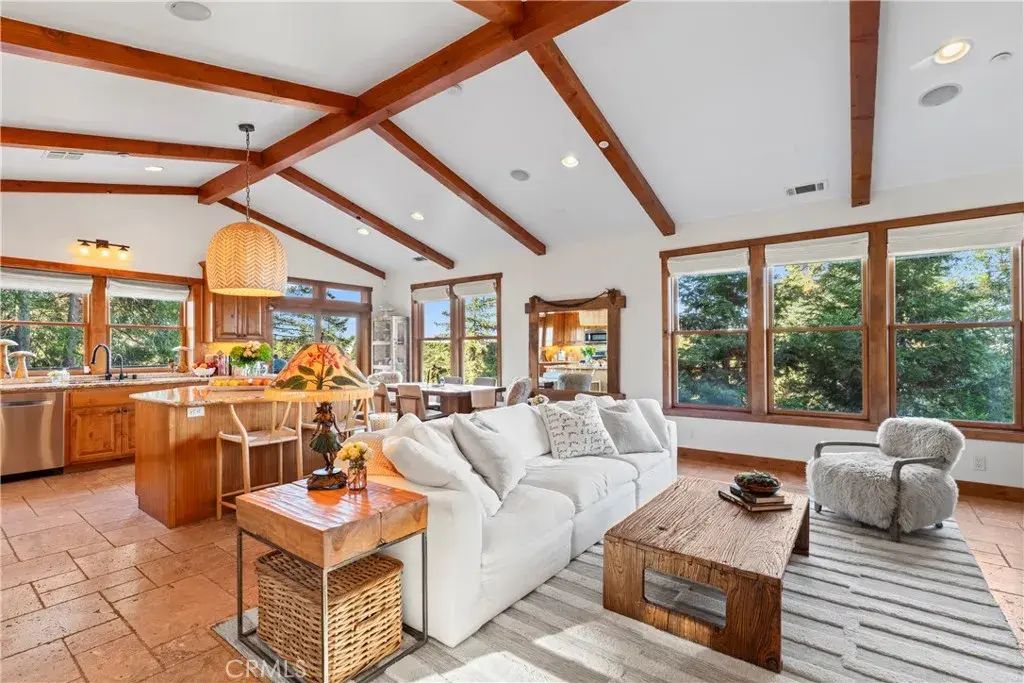 813 Greenbriar Drive, Lake Arrowhead