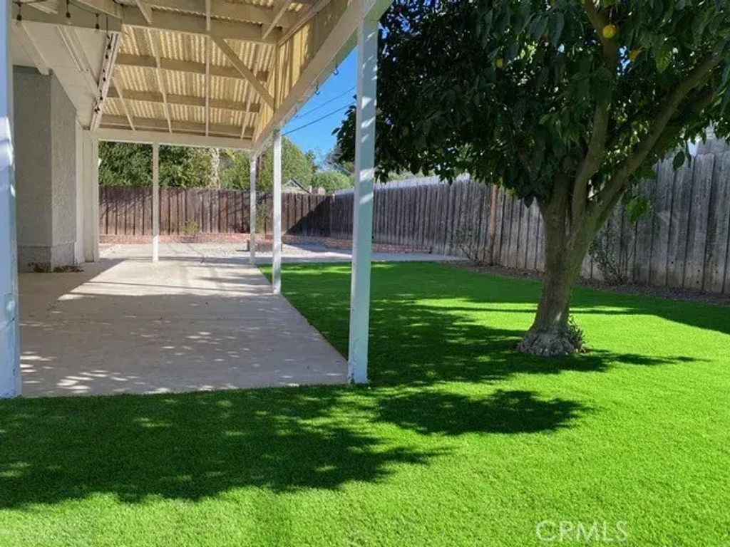 20578 Kittridge, Winnetka