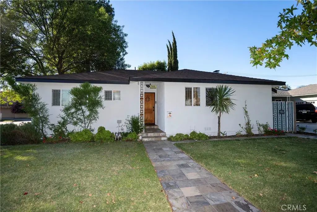 7001 Jellico Avenue, Lake Balboa
