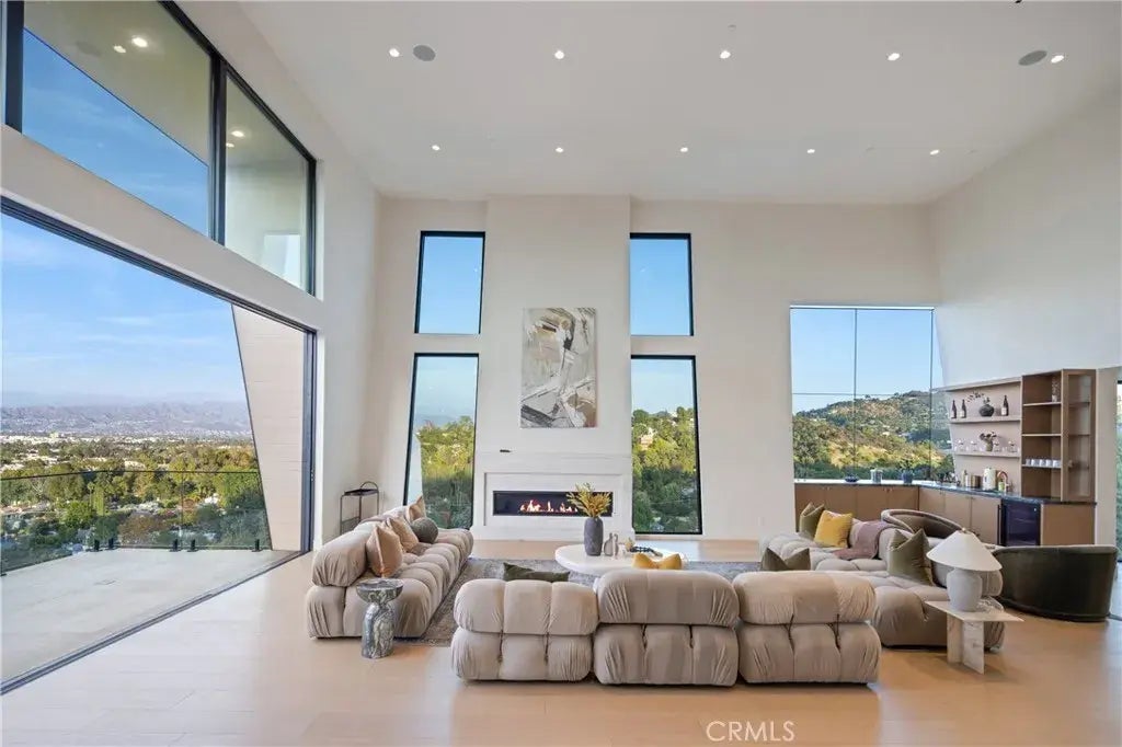 3596 Woodhill Canyon, Studio City