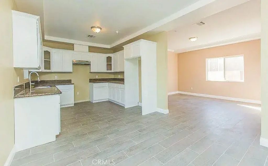 229 E 84th Street 229, Los Angeles