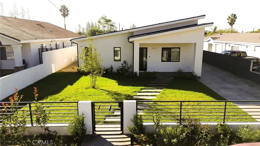 422 Almond, Monrovia
