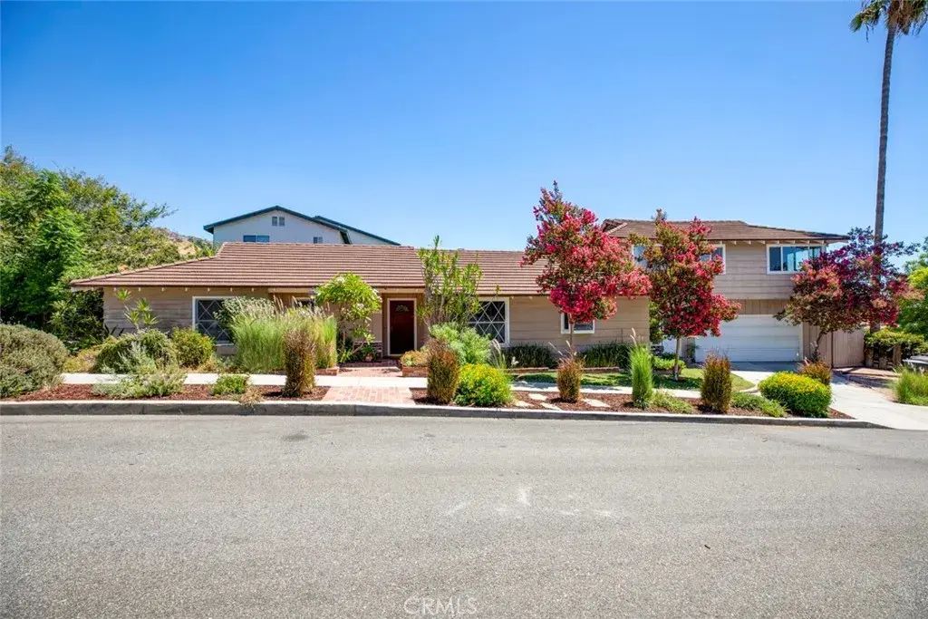 2556 Purvis Drive, Burbank