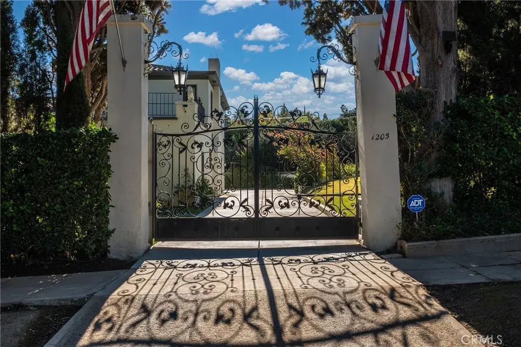 1205 W Highland Avenue, Redlands