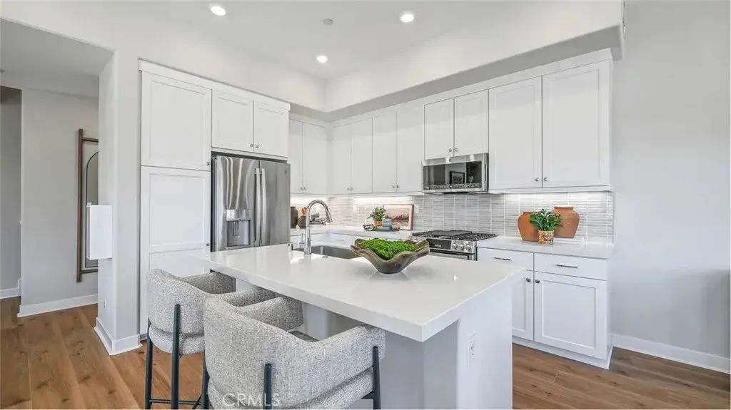 1275 Snowberry Place, Montebello