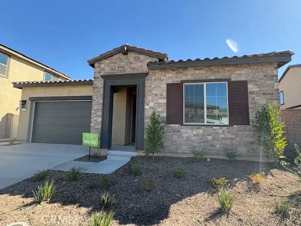 3817 Leafgreen Road, Corona