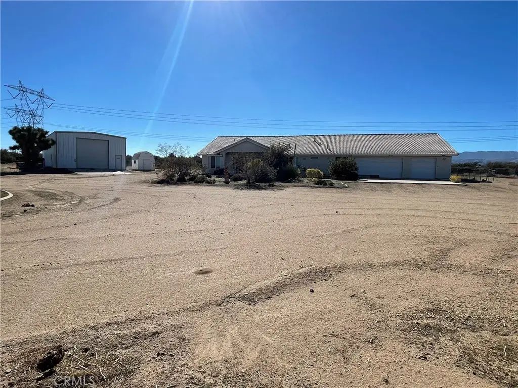 8354 White Road, Phelan