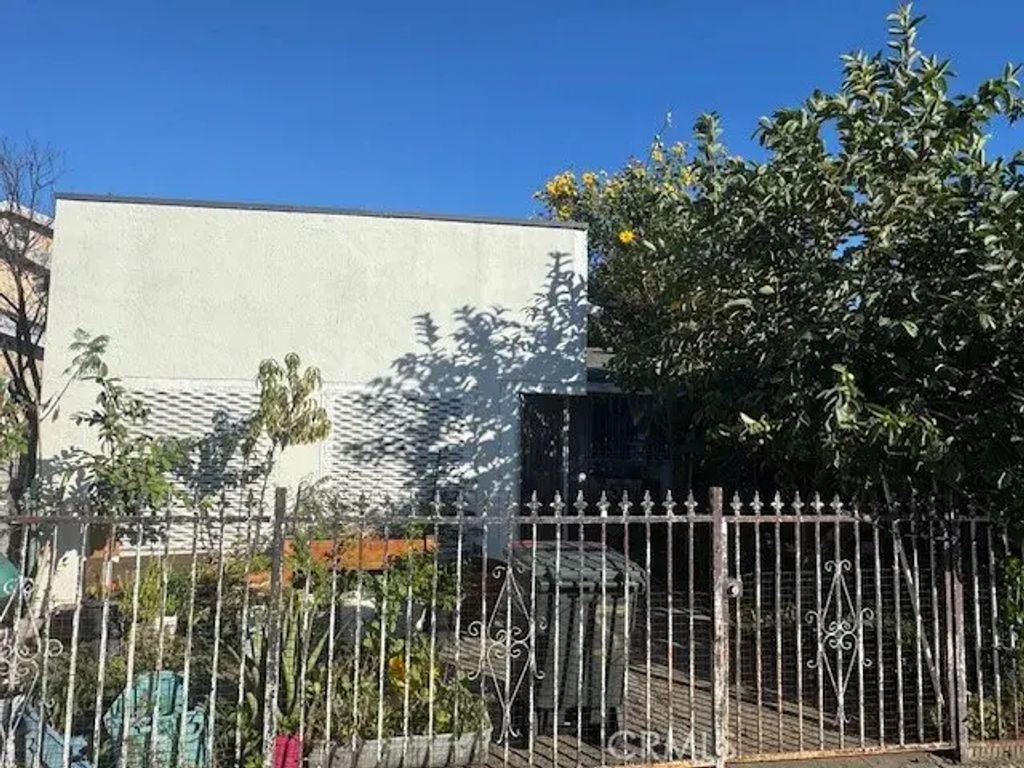 6208 Santa Fe, Huntington Park