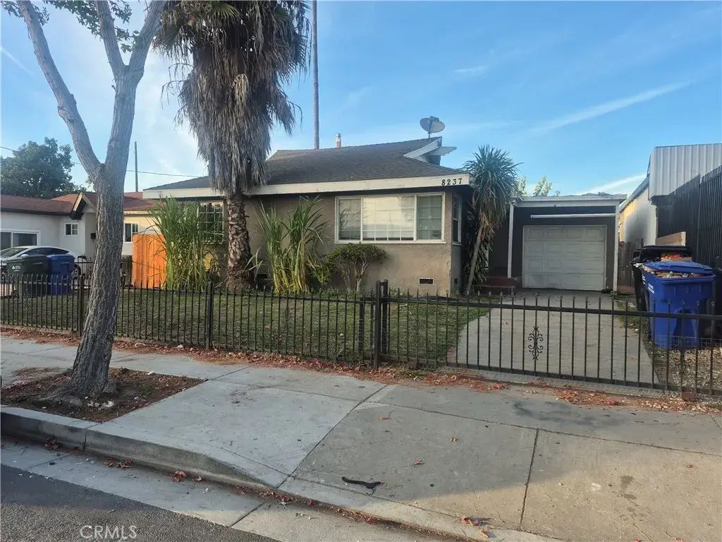 8237 Rosecrans, Paramount