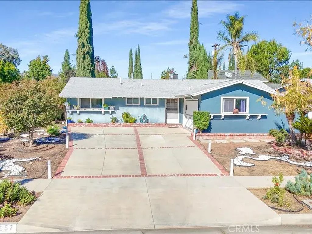 22857 Windom, West Hills