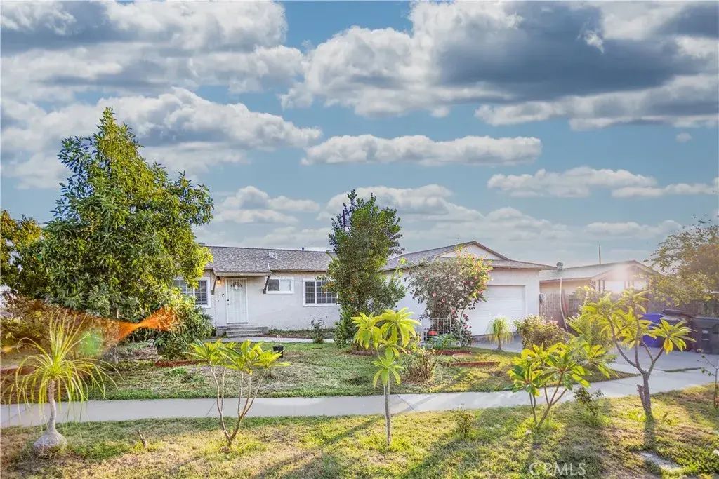 27451 Villa, Highland