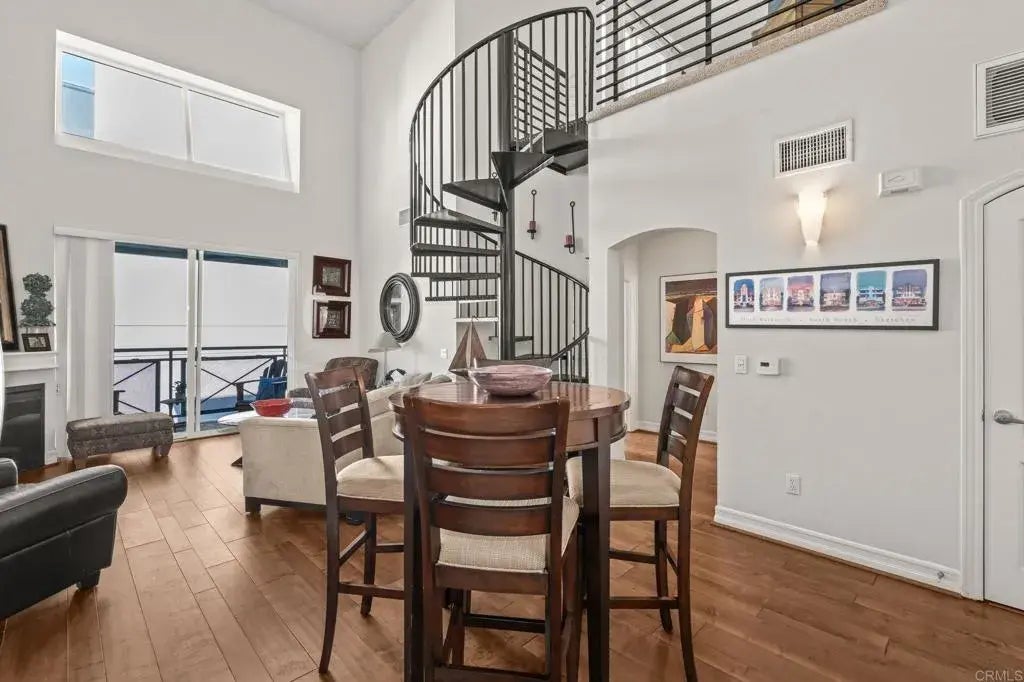 Photo of Listing #PTP2508495