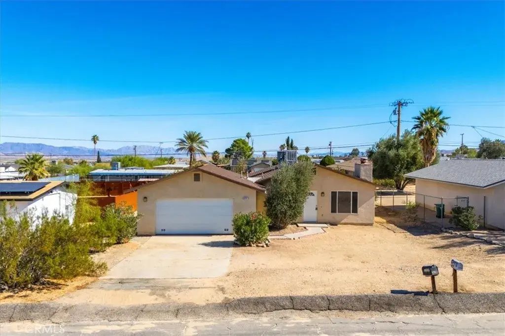 5539 Lupine, 29 Palms