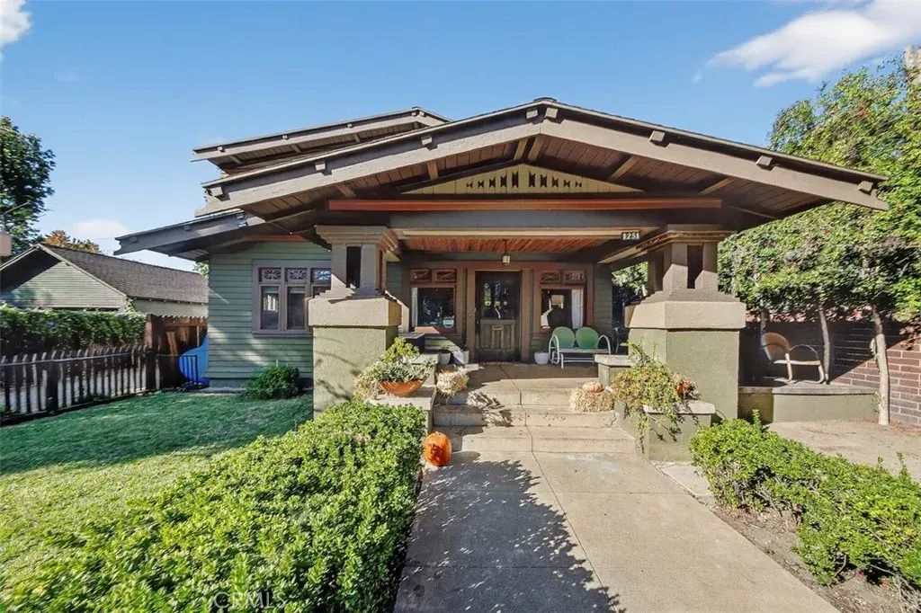 1251 N Palomares, Pomona
