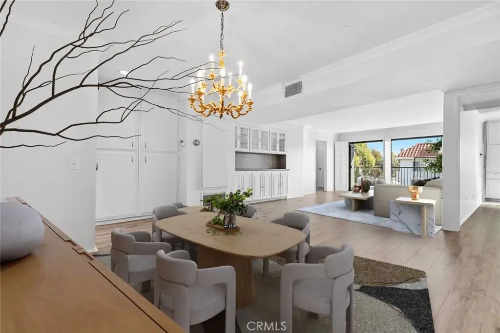 14804 Magnolia 6, Sherman Oaks