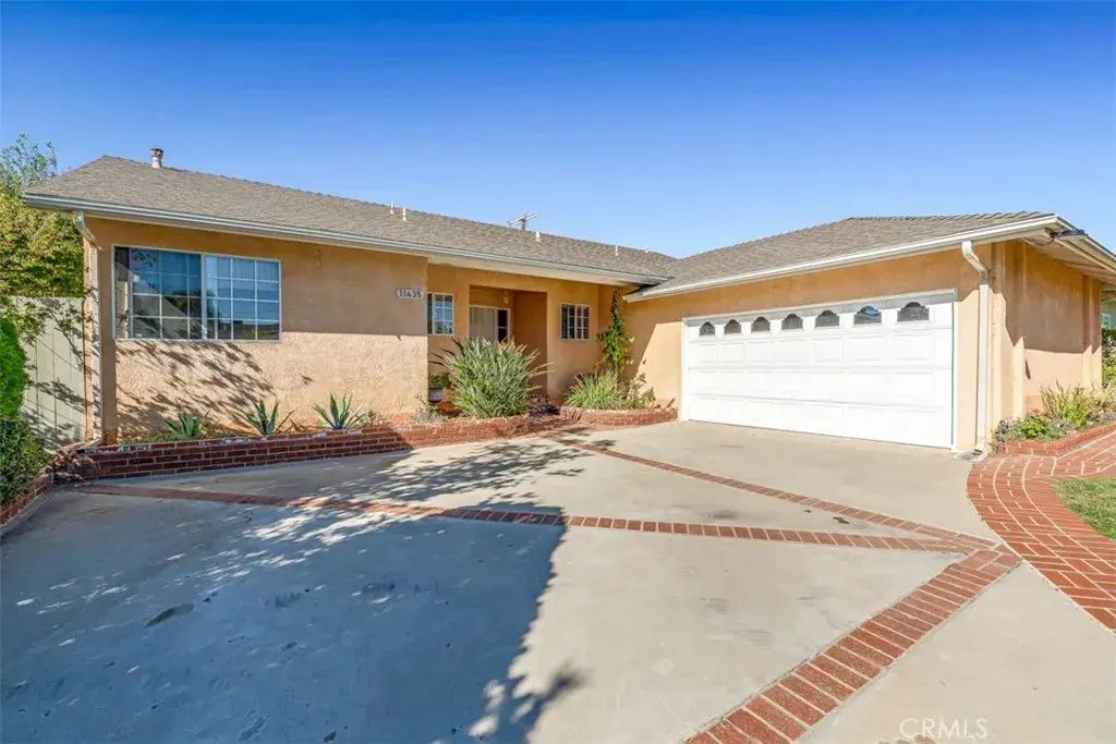 11435 Gothic, Granada Hills