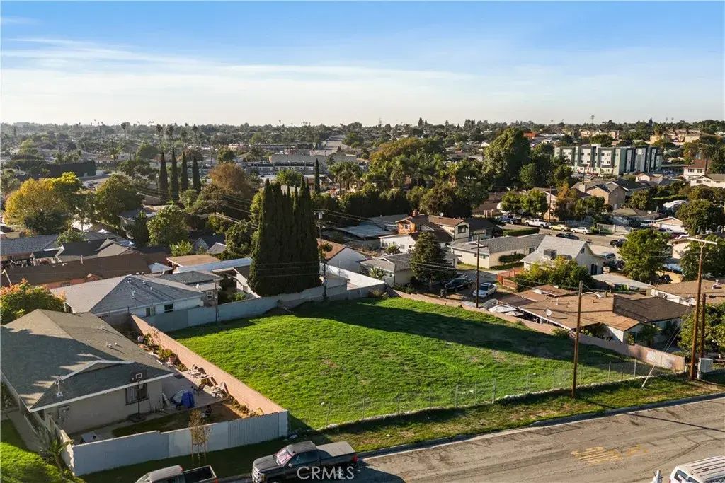 12121 Loma Dr, Whittier