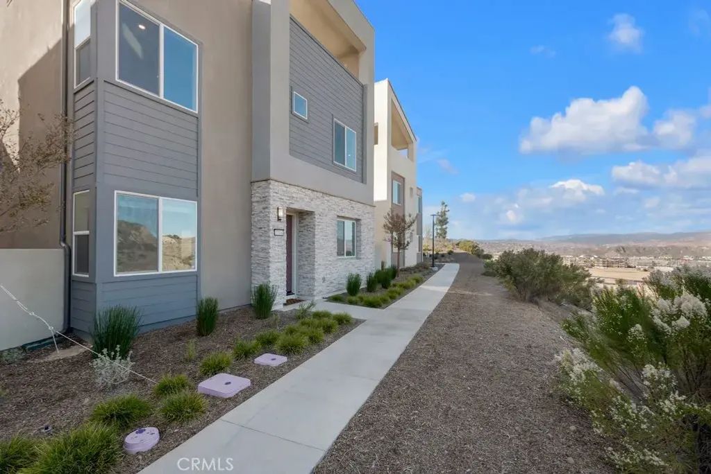 27144 Skyland Way, Valencia