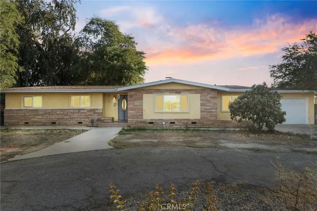 1929 E Oakland, Hemet