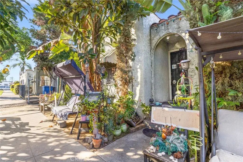 5211 Halldale, Los Angeles