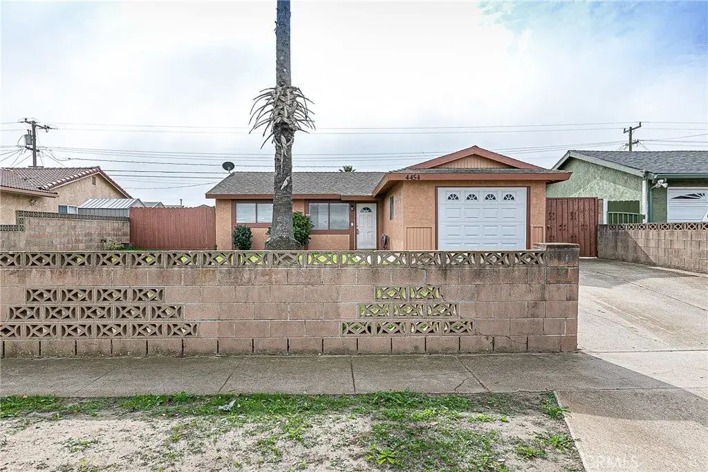 4454 4th, Guadalupe