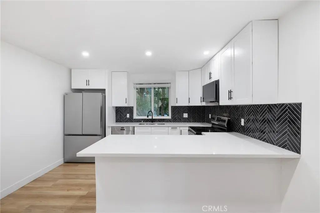 17000 Burbank Boulevard 101, Encino