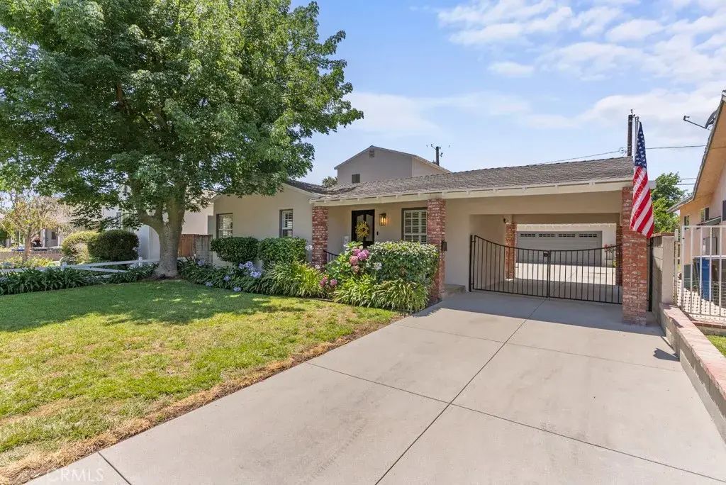731 N Beachwood Drive, Burbank