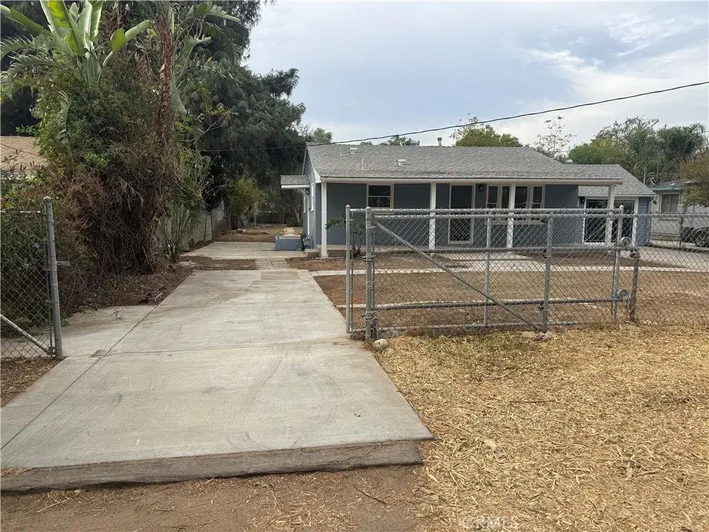 6056 Humble, Jurupa Valley