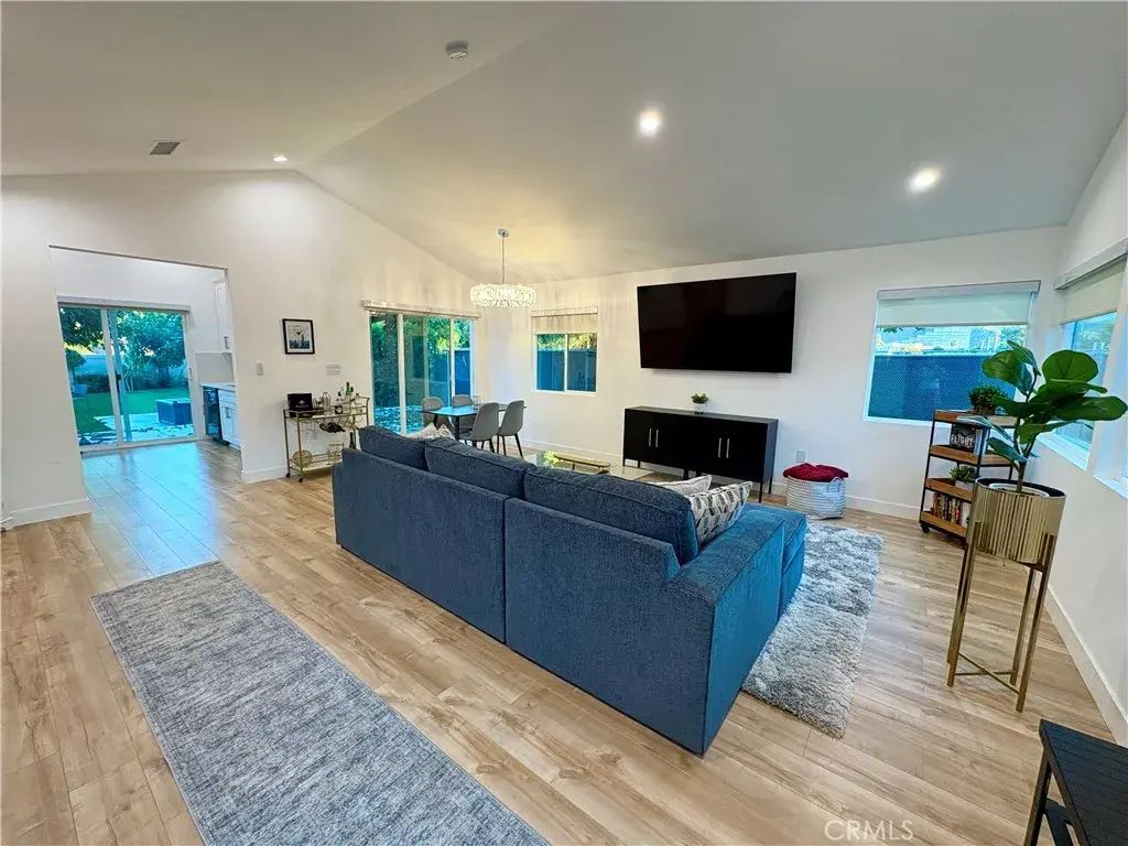 502 N Avon Street, Burbank