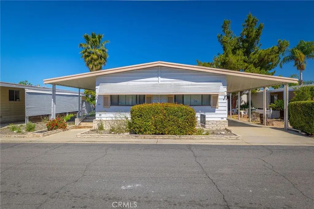 881 N Lake North 301, Hemet
