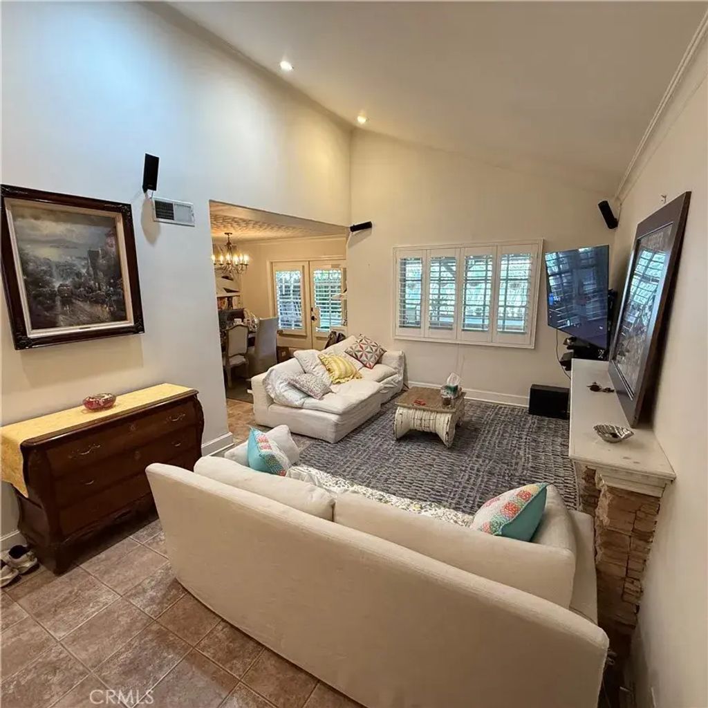 25225 Avenida Dorena, Newhall