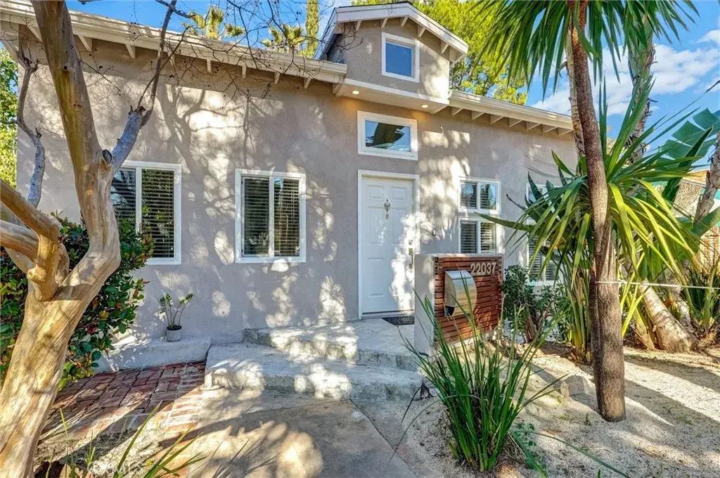 22037 Ybarra, Woodland Hills