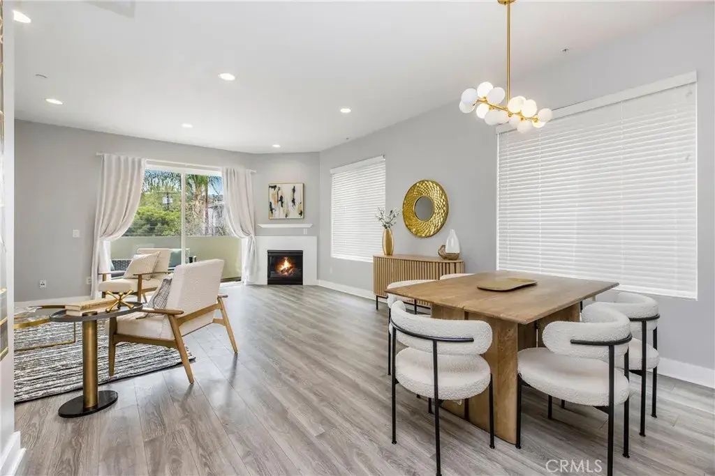 11851 Laurelwood Drive 102, Studio City