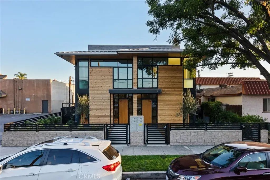 922 W Clark Avenue 101, Burbank
