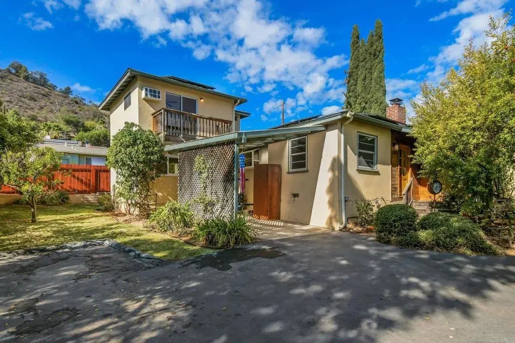 8475 Golden Ridge Road, Lakeside