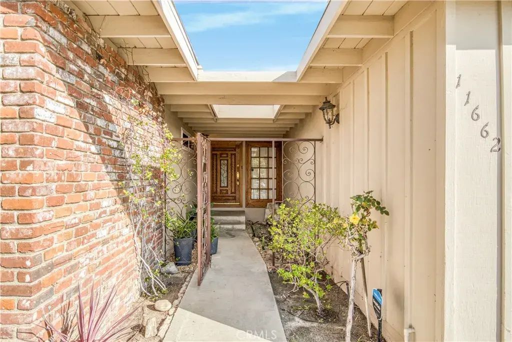 11662 Curry, Granada Hills