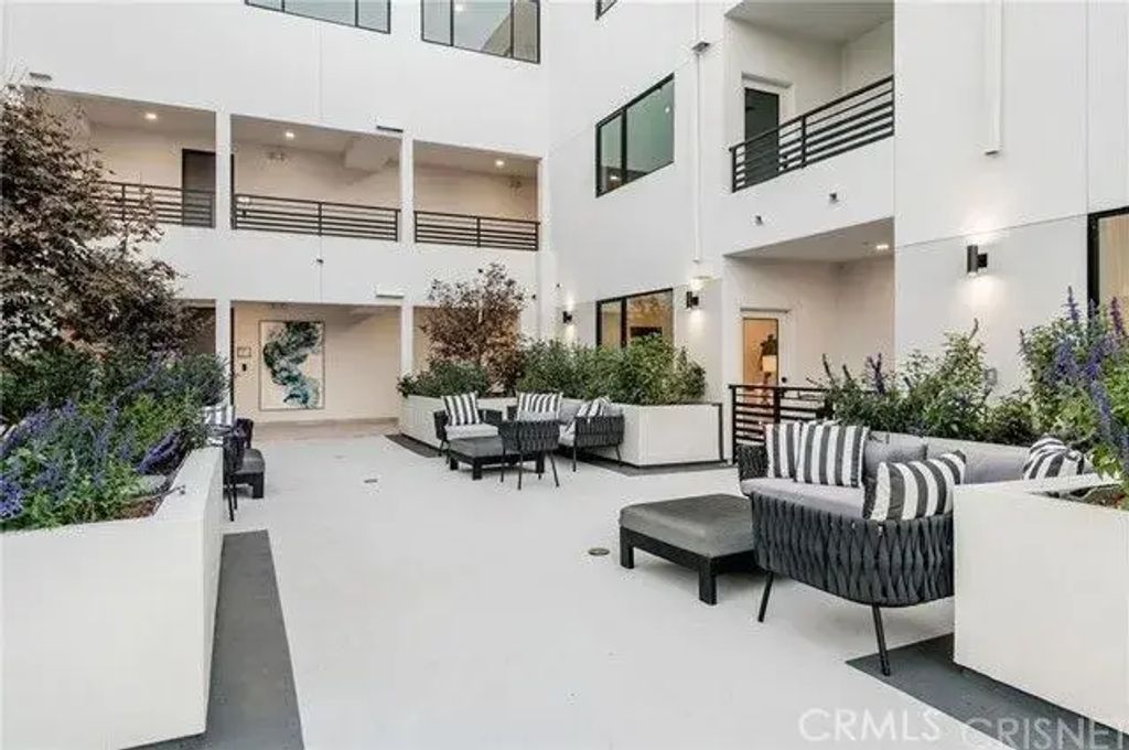 5110 Whitsett Avenue 105, Valley Village