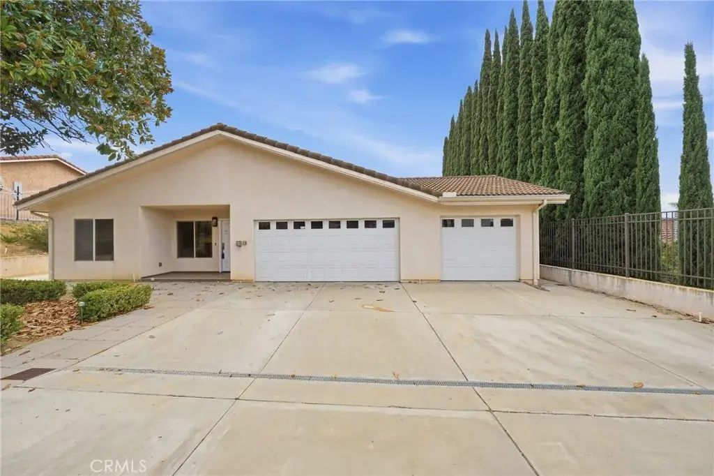 20232 Evening Breeze, Walnut
