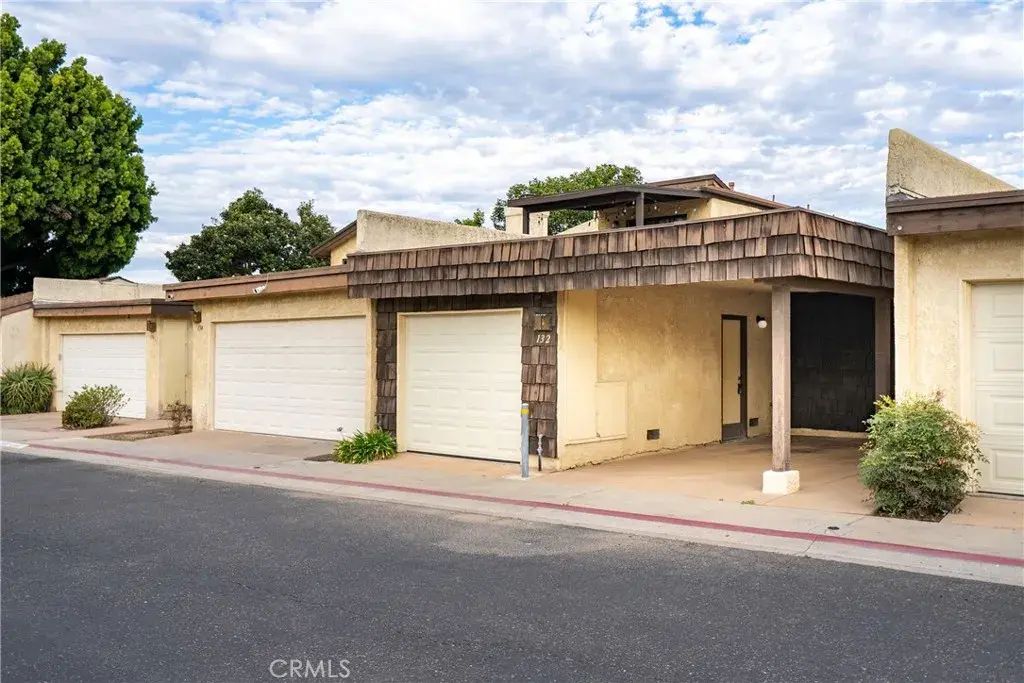 132 Clubhouse, Santa Maria